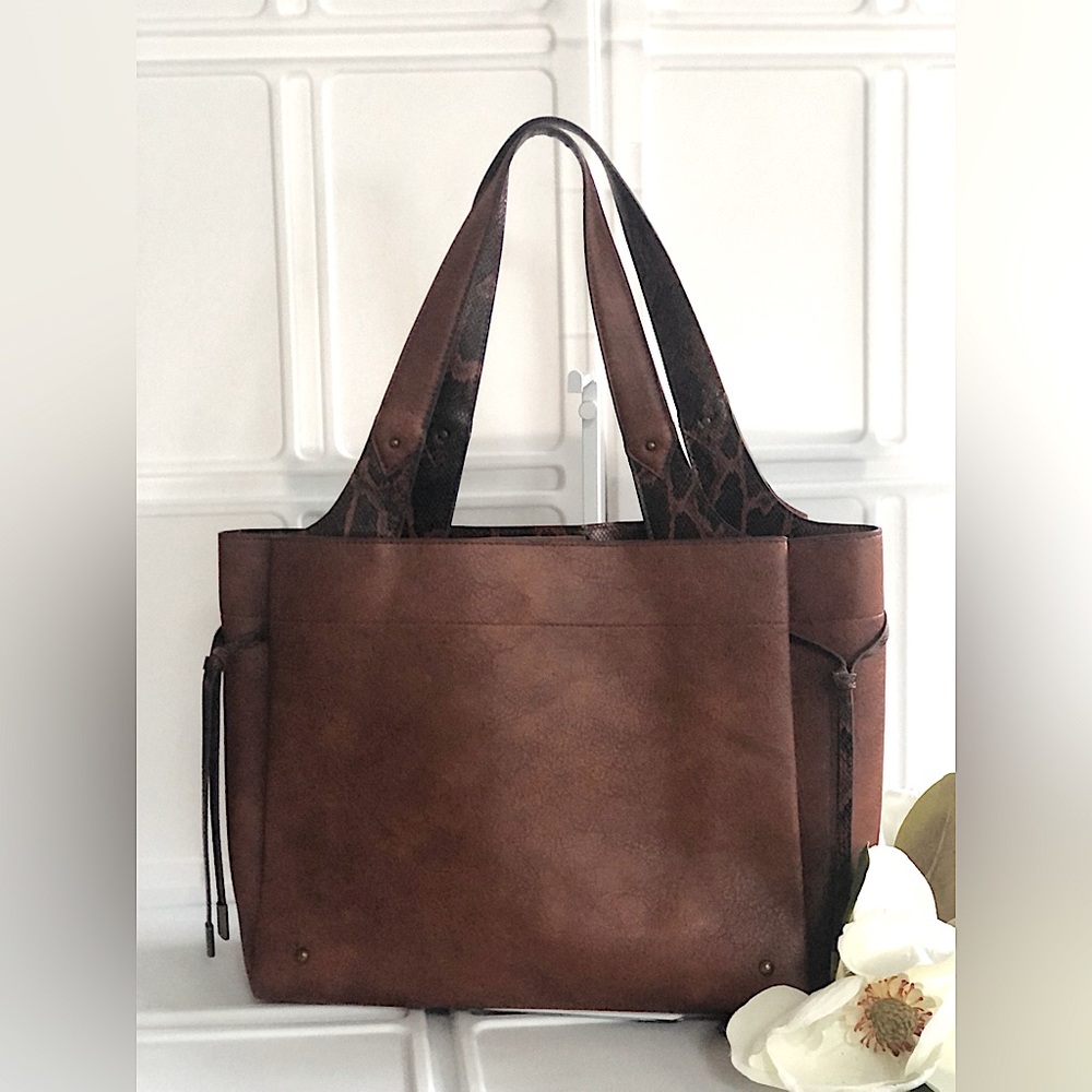 Brand New-Time and Tru -Brown-Tote Handbag